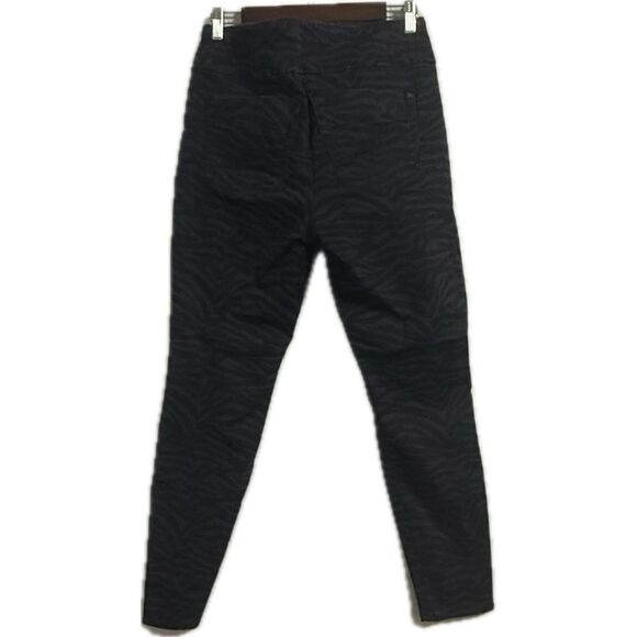 Rock & Republic Black Patterned Jeggings - Picture 2 of 6